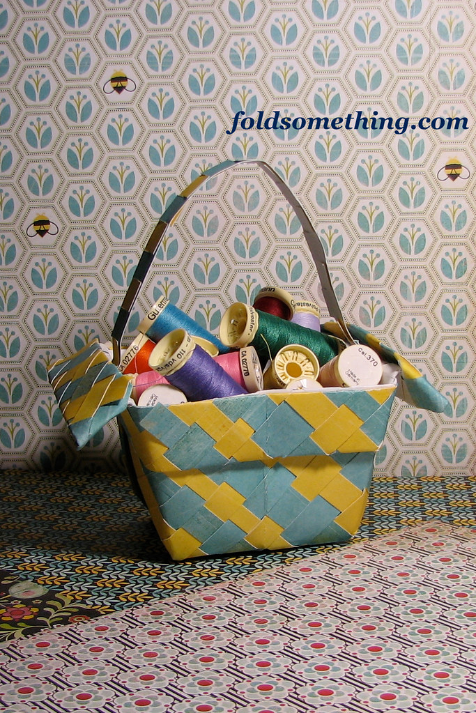 keranjang serbaguna koran bekas Woven paper basket
